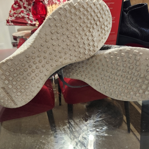 Ladies size 8.5 sketcher's lightweight like new super comfy - Picture 4 of 4